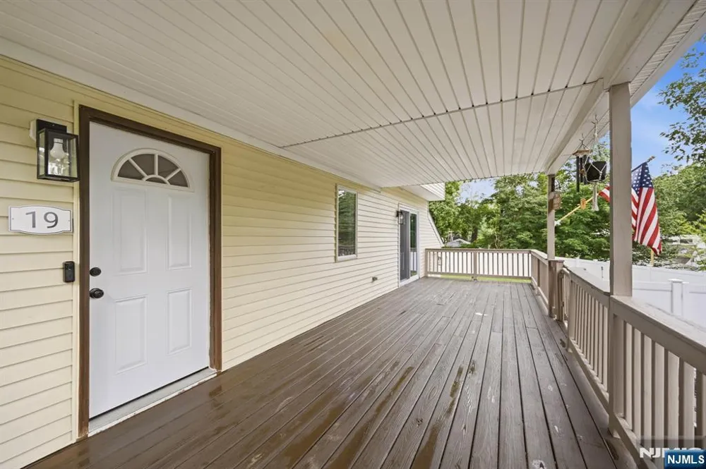 19 Northwestern Way Hopatcong, NJ 07843