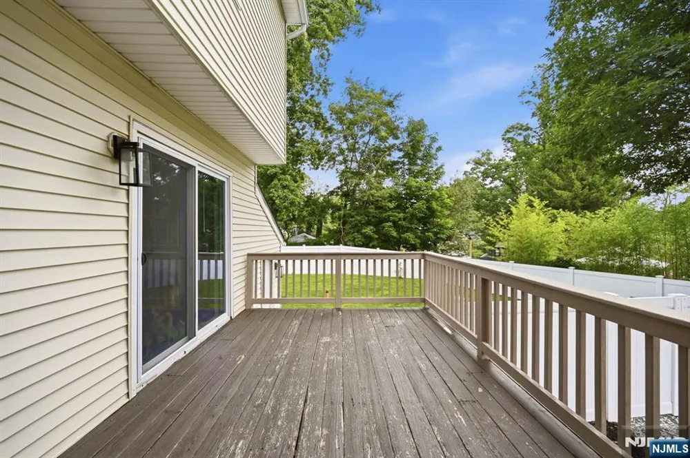 19 Northwestern Way Hopatcong, NJ 07843