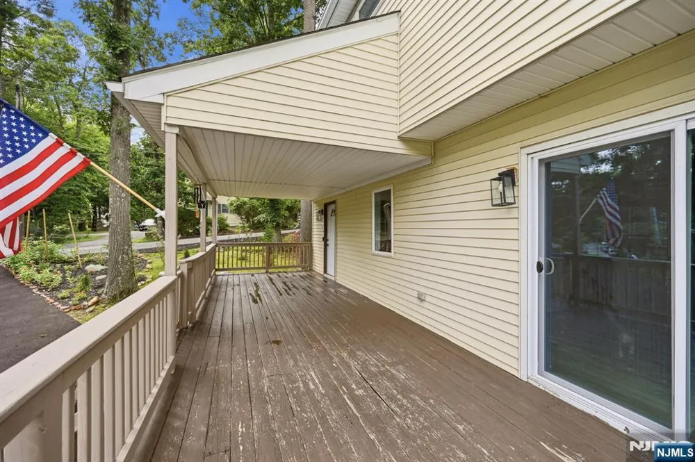 19 Northwestern Way Hopatcong, NJ 07843