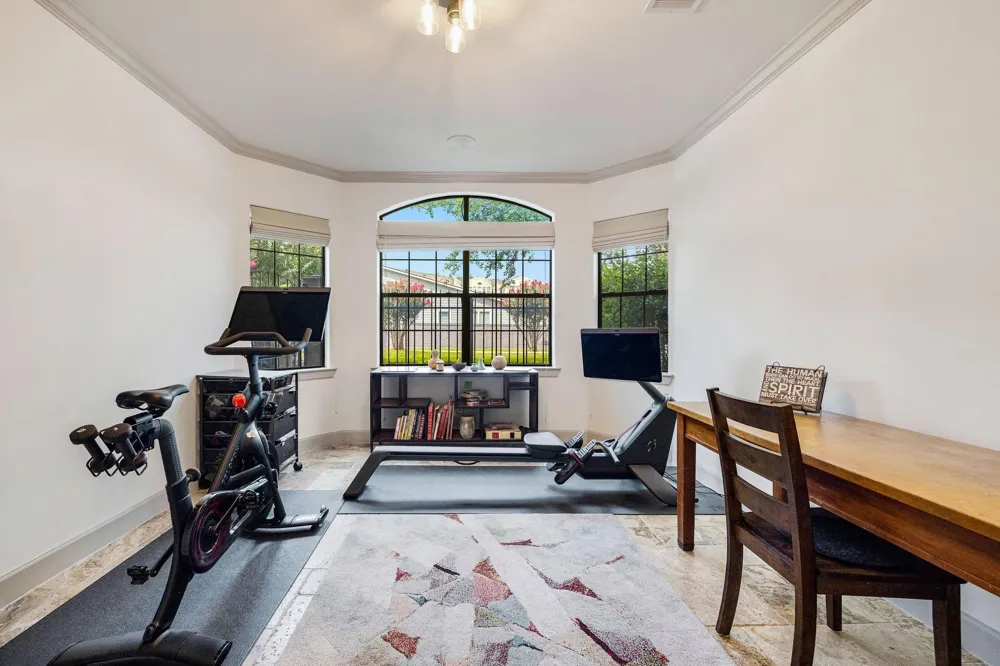2415 Commonwealth Street Houston, TX 77006