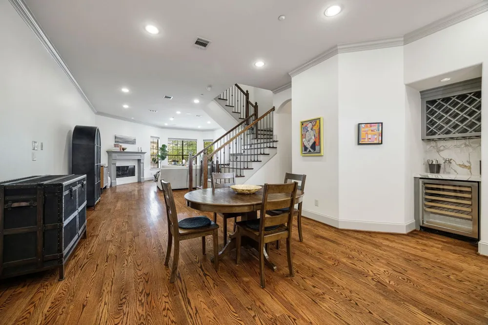 2415 Commonwealth Street Houston, TX 77006