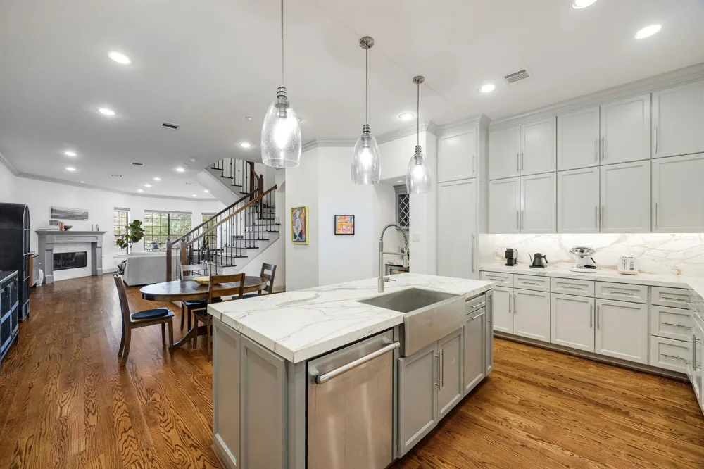 2415 Commonwealth Street Houston, TX 77006
