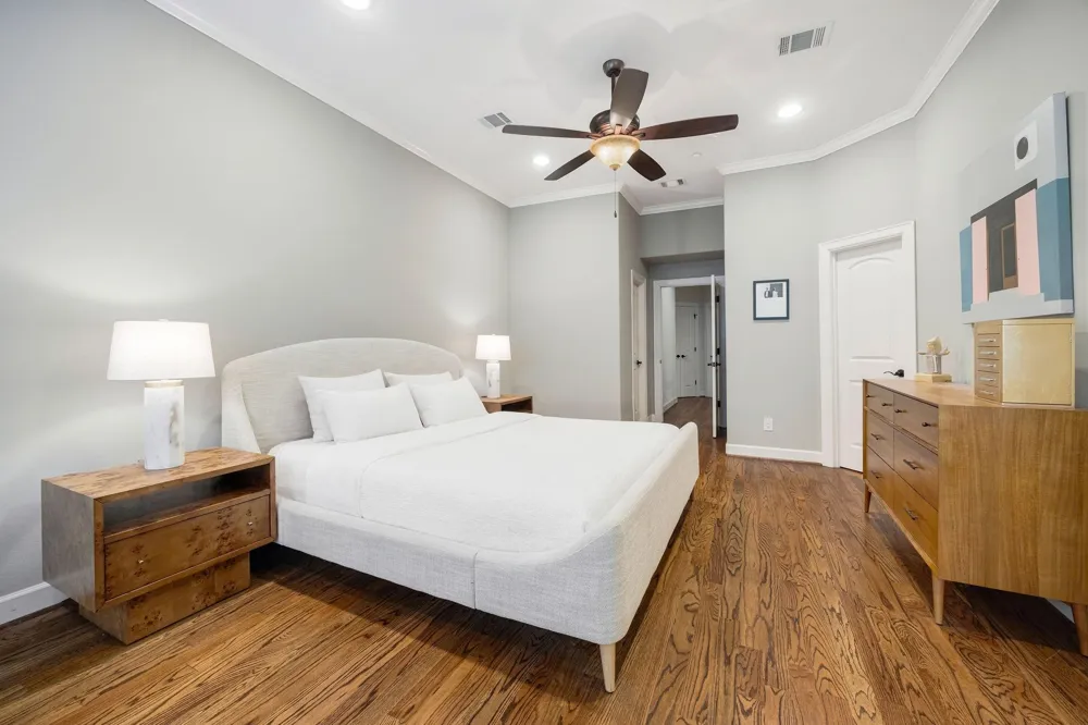 2415 Commonwealth Street Houston, TX 77006