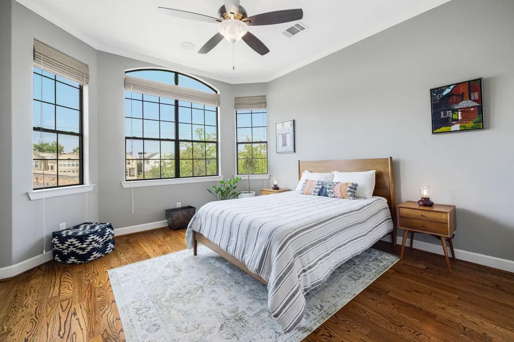 2415 Commonwealth Street Houston, TX 77006