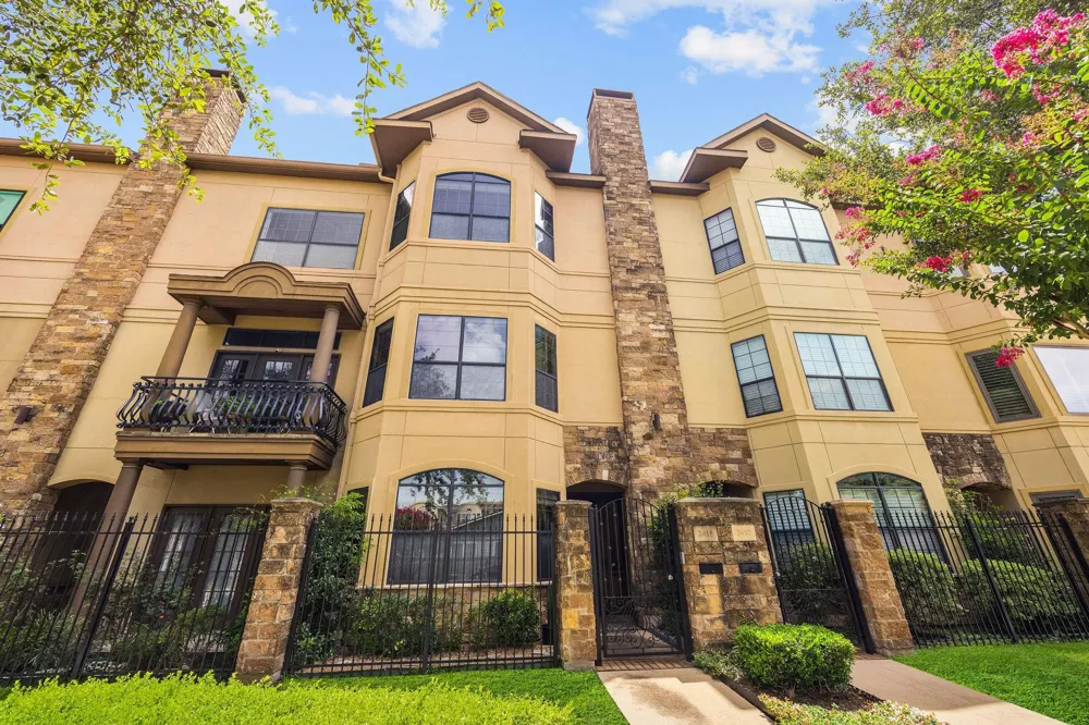2415 Commonwealth Street Houston, TX 77006