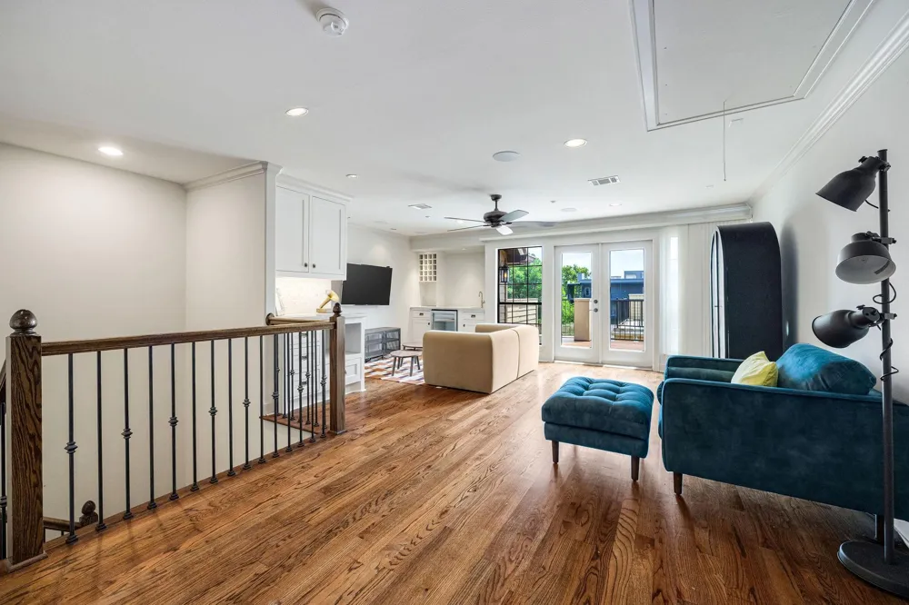 2415 Commonwealth Street Houston, TX 77006