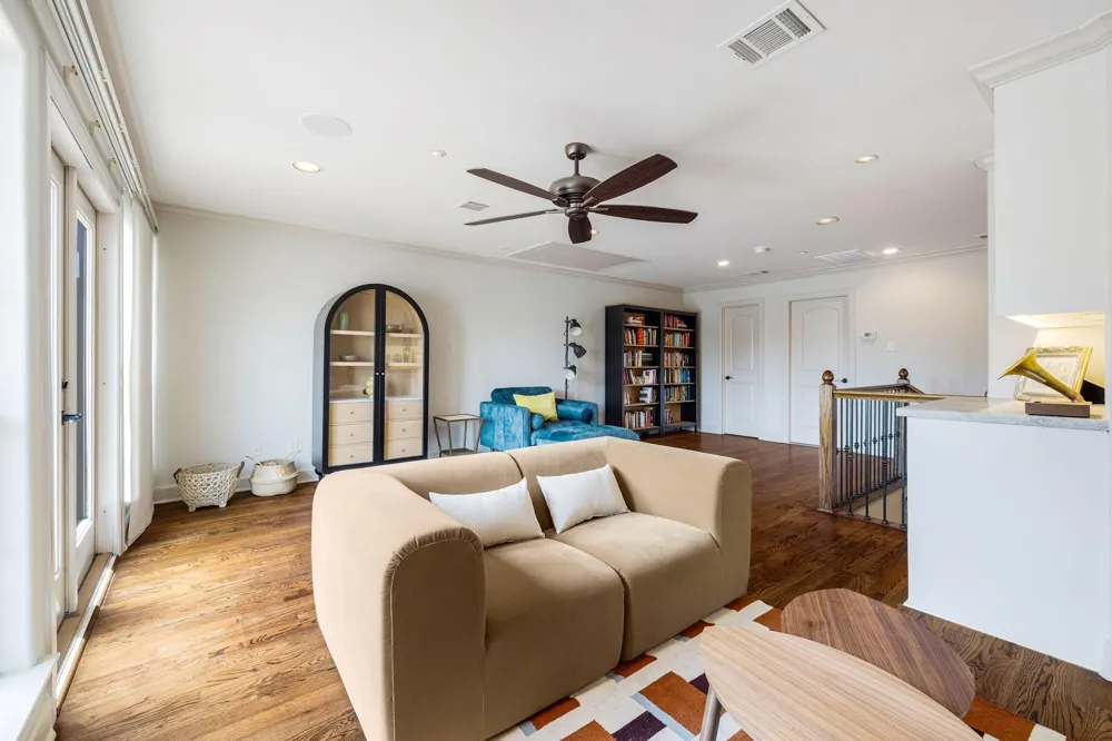 2415 Commonwealth Street Houston, TX 77006