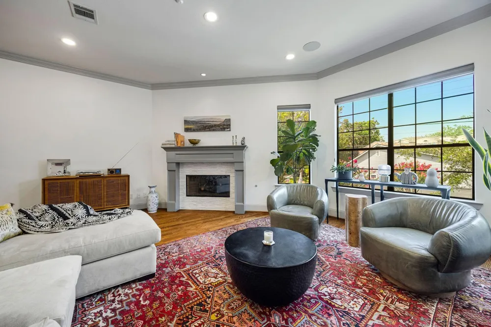2415 Commonwealth Street Houston, TX 77006