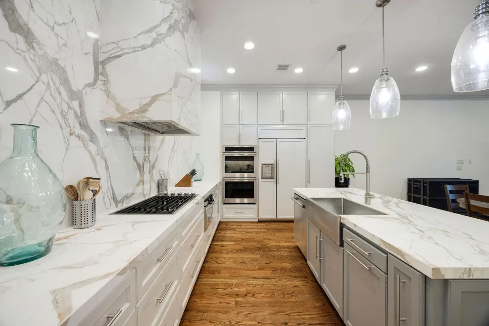 2415 Commonwealth Street Houston, TX 77006