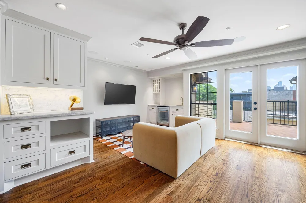 2415 Commonwealth Street Houston, TX 77006