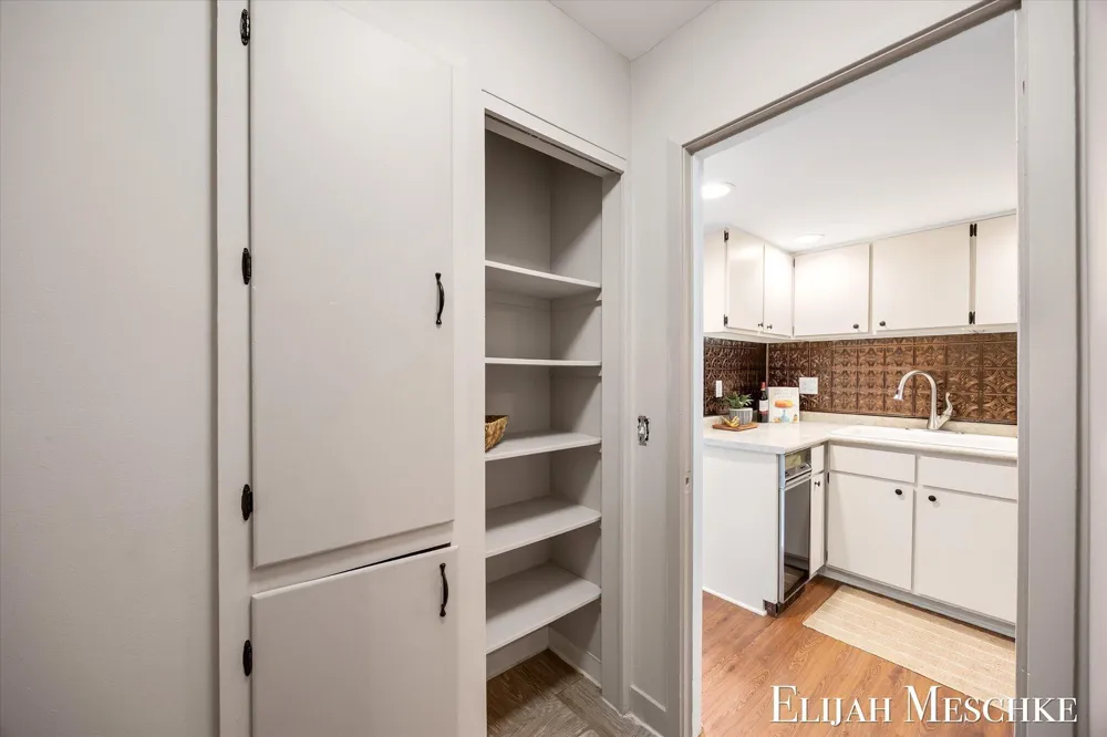 160 Carberry Hill Court Kalamazoo Charter Township, MI 49006