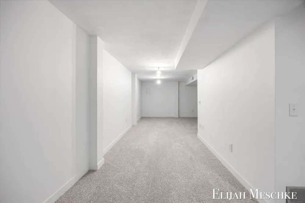 160 Carberry Hill Court Kalamazoo Charter Township, MI 49006