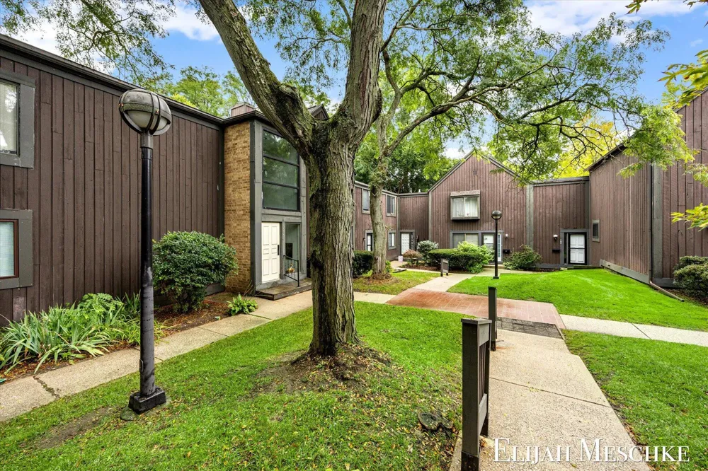 160 Carberry Hill Court Kalamazoo Charter Township, MI 49006
