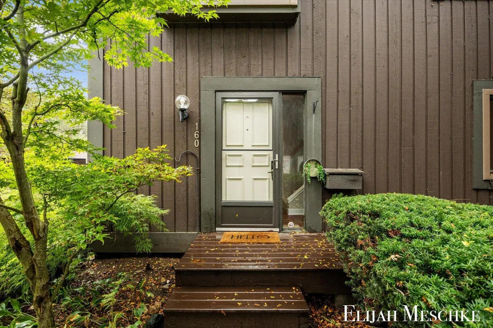 160 Carberry Hill Court Kalamazoo Charter Township, MI 49006