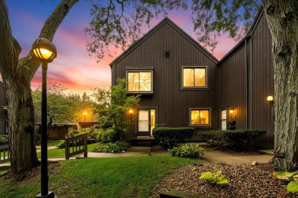 160 Carberry Hill Court Kalamazoo Charter Township, MI 49006