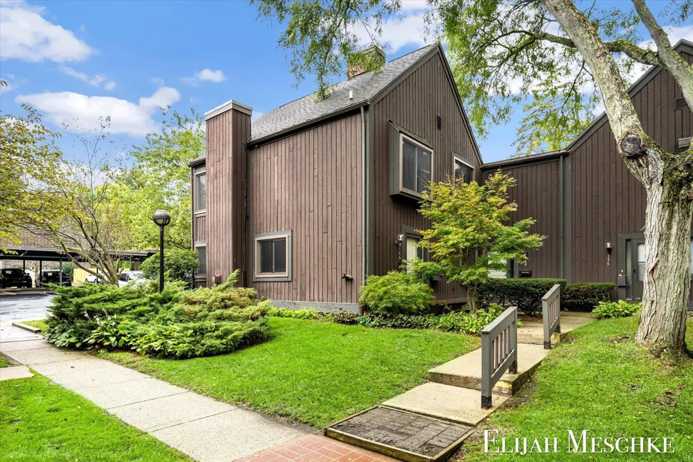 160 Carberry Hill Court Kalamazoo Charter Township, MI 49006