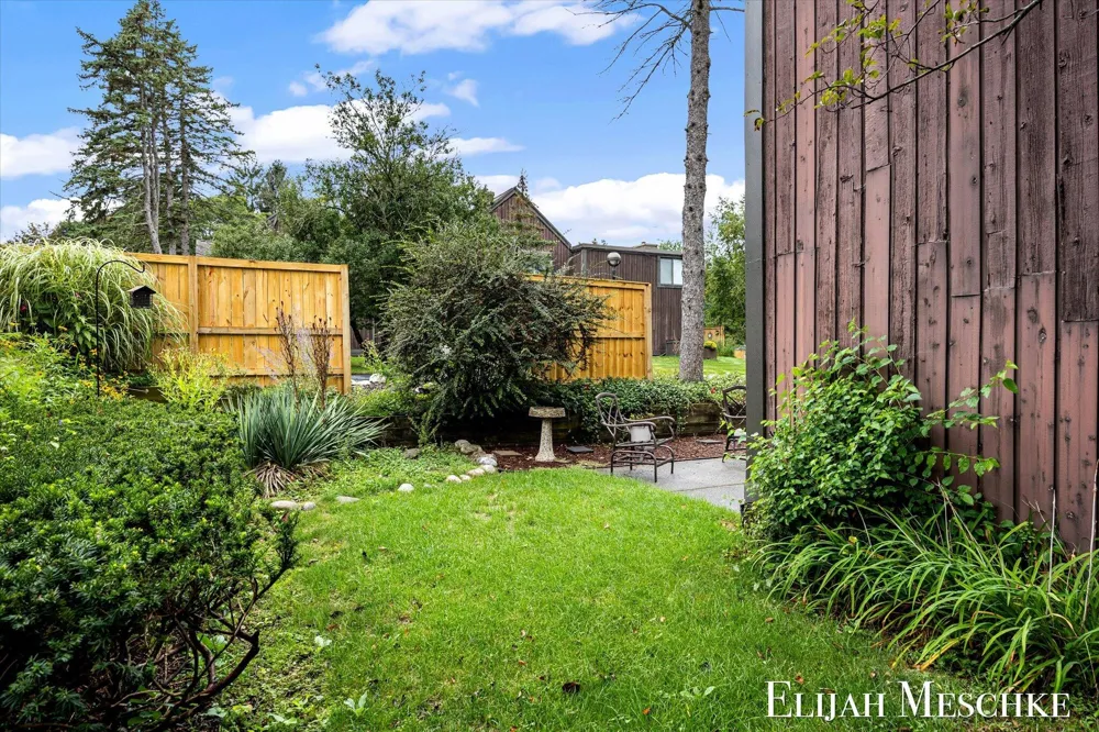 160 Carberry Hill Court Kalamazoo Charter Township, MI 49006