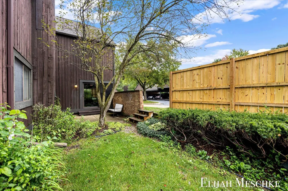 160 Carberry Hill Court Kalamazoo Charter Township, MI 49006