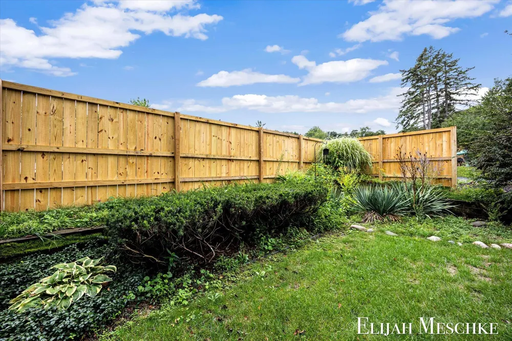 160 Carberry Hill Court Kalamazoo Charter Township, MI 49006