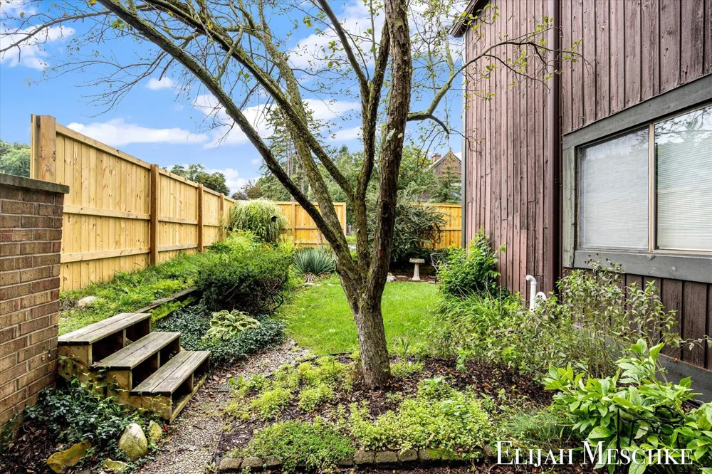 160 Carberry Hill Court Kalamazoo Charter Township, MI 49006
