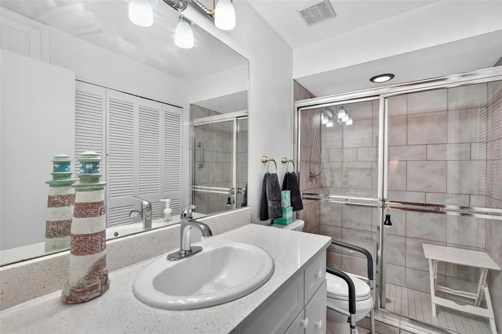 7283 ELEANOR CIRCLE Sarasota, FL 34243
