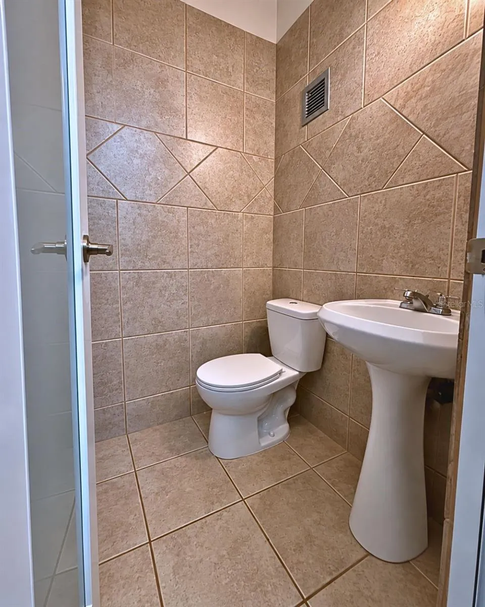 170 Av. Arterial Hostos CONDOMINIO PARQUE CENTRO, EDIFICIO UCAR #2 San Juan, PR 00918