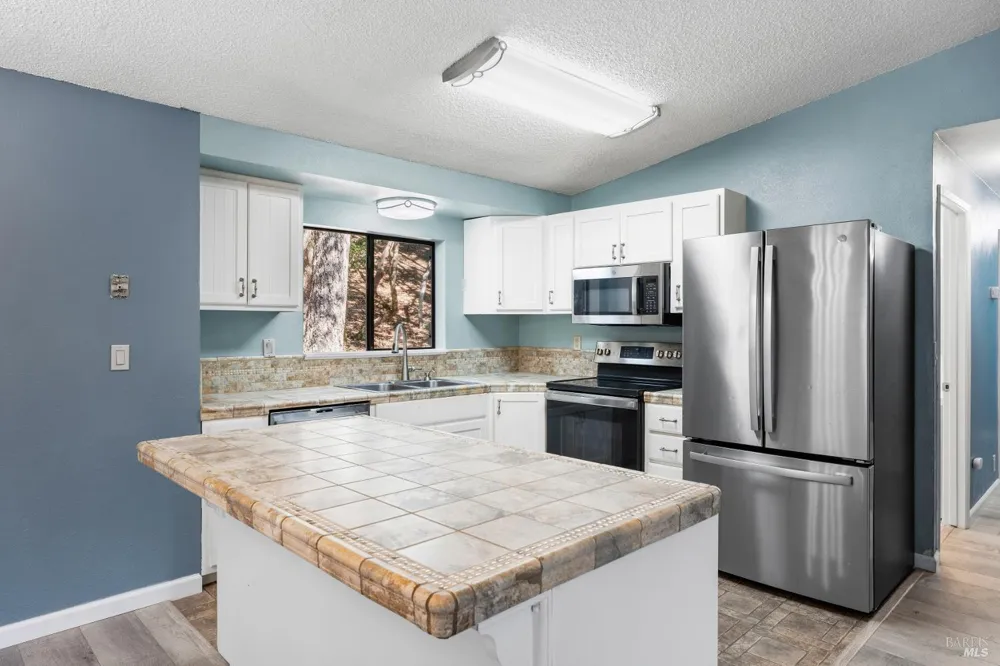 4460 Daisy Drive Willits, CA 95490