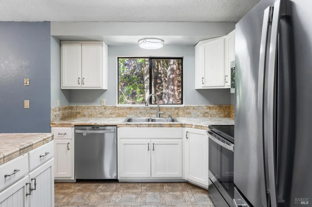 4460 Daisy Drive Willits, CA 95490