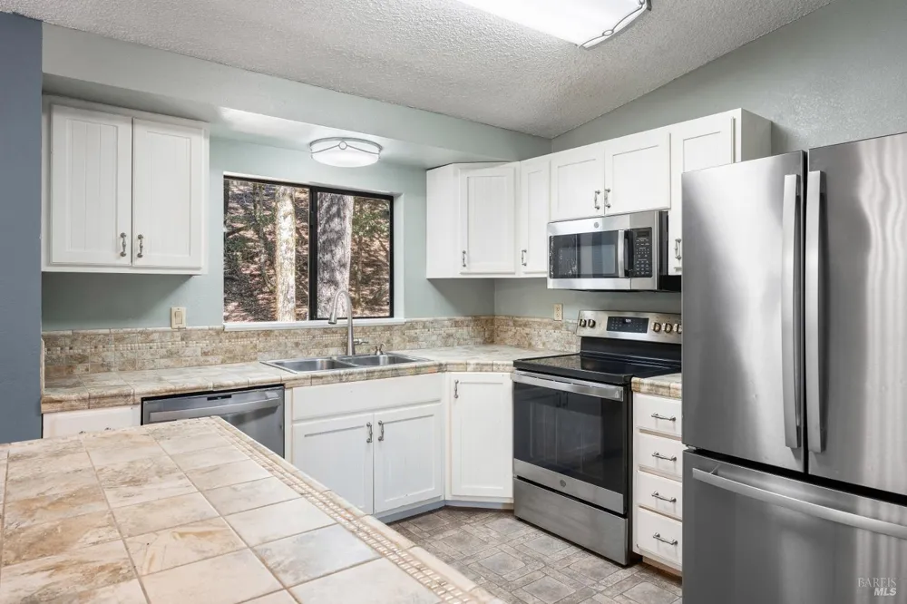 4460 Daisy Drive Willits, CA 95490