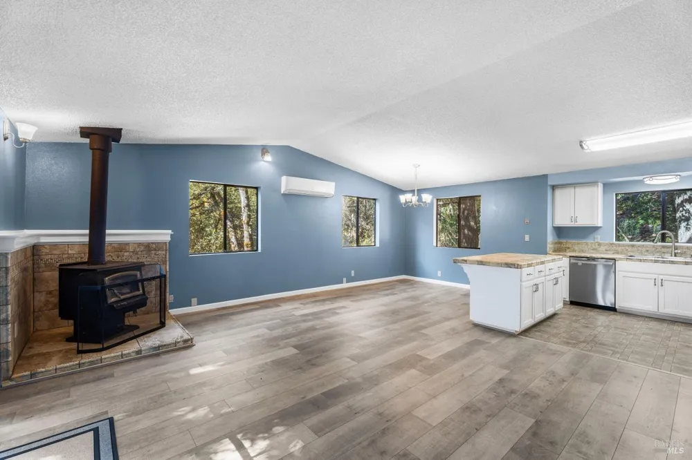 4460 Daisy Drive Willits, CA 95490