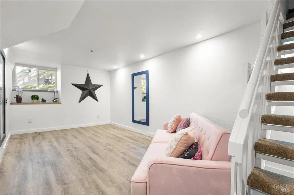 1963 Knolls Drive Santa Rosa, CA 95405