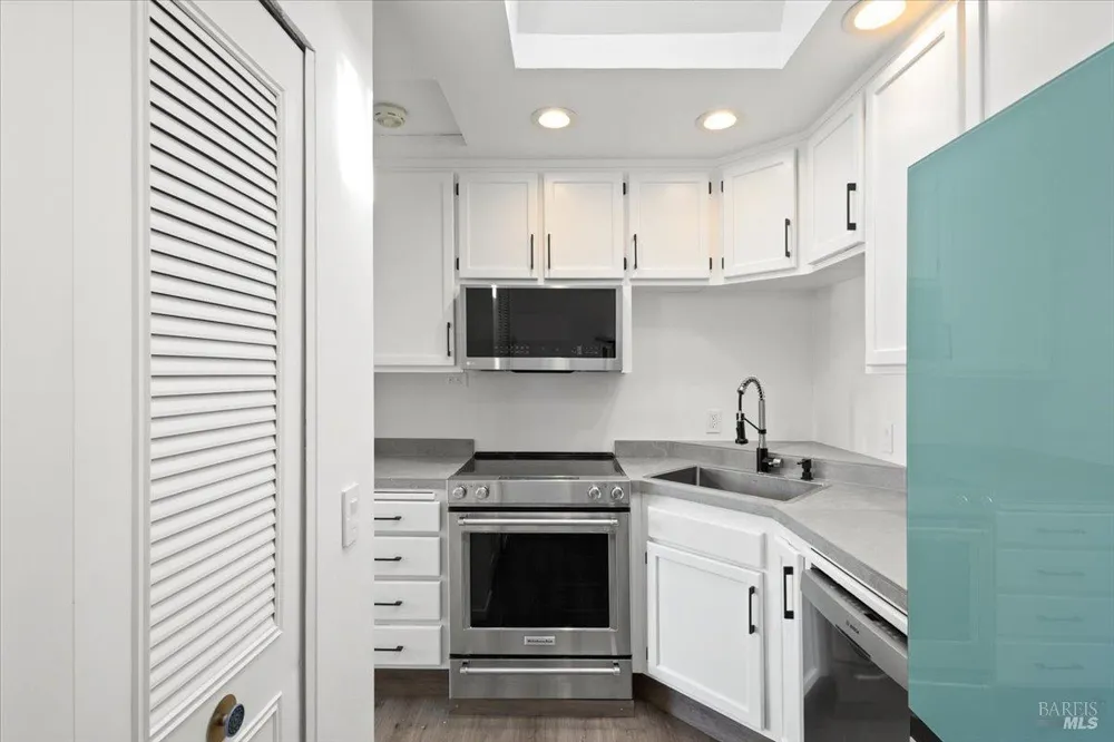 1963 Knolls Drive Santa Rosa, CA 95405