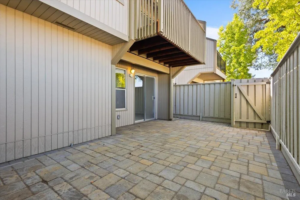 1963 Knolls Drive Santa Rosa, CA 95405