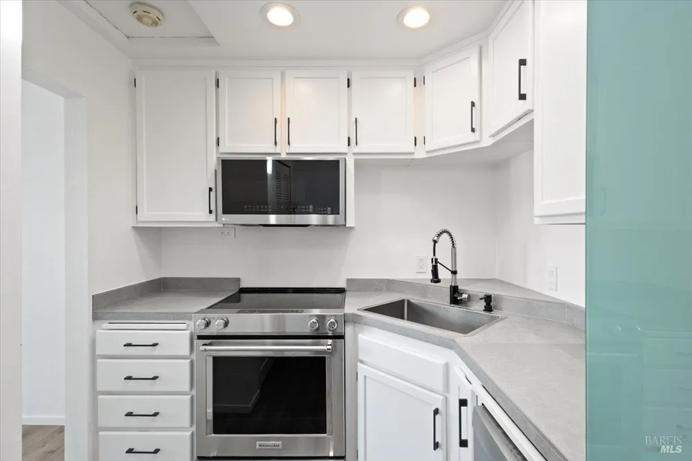 1963 Knolls Drive Santa Rosa, CA 95405