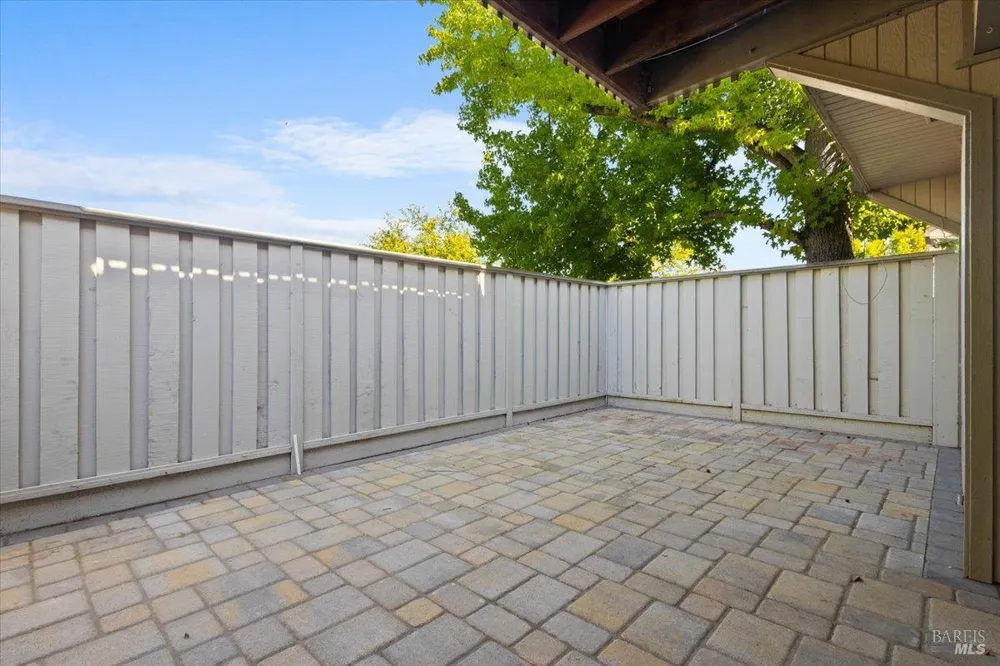 1963 Knolls Drive Santa Rosa, CA 95405
