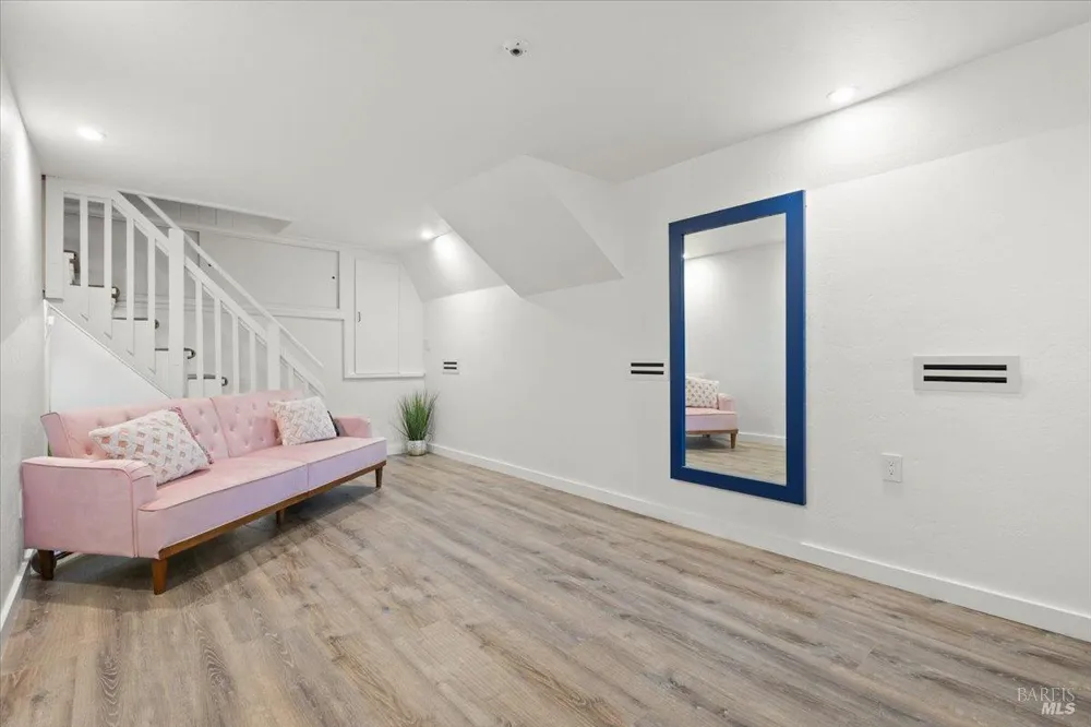1963 Knolls Drive Santa Rosa, CA 95405