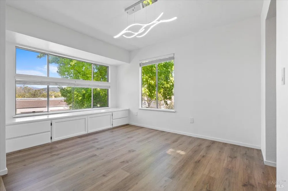 1963 Knolls Drive Santa Rosa, CA 95405