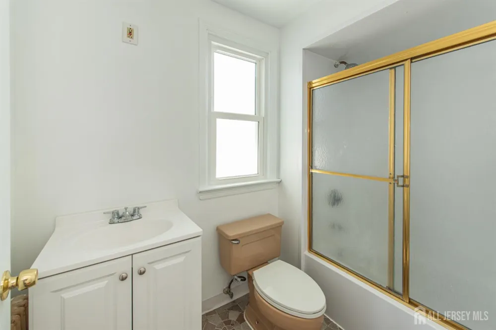 136 W 56th Street Bayonne, NJ 07002