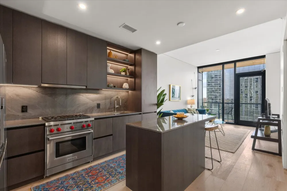 610 Davis Street #1909 Austin, TX 78701