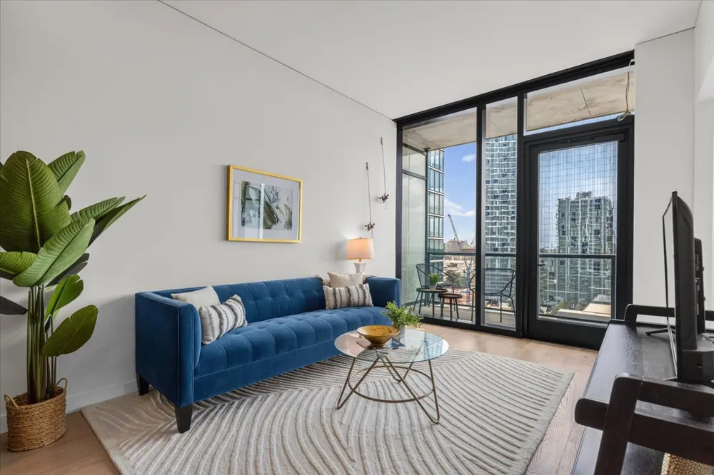 610 Davis Street #1909 Austin, TX 78701