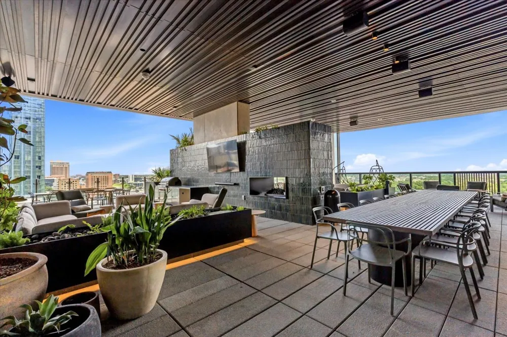 610 Davis Street #1909 Austin, TX 78701