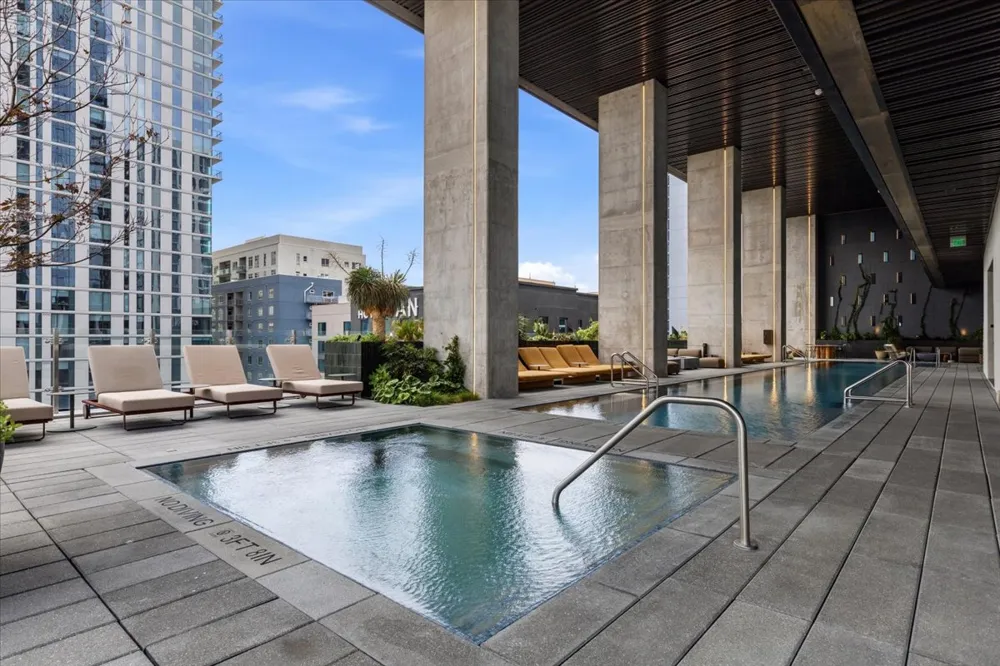 610 Davis Street #1909 Austin, TX 78701