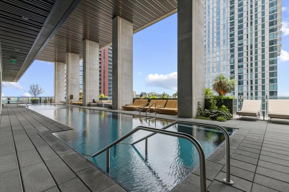 610 Davis Street #1909 Austin, TX 78701