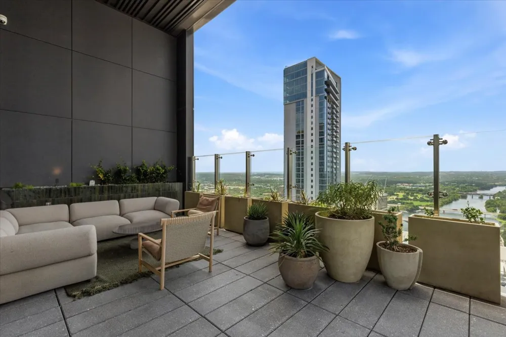 610 Davis Street #1909 Austin, TX 78701