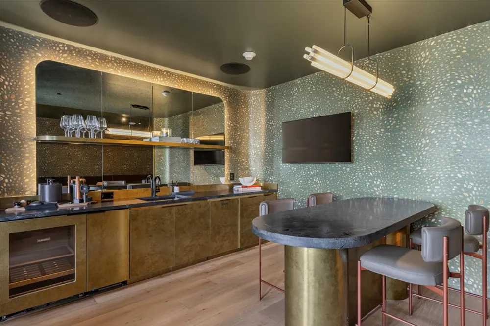 610 Davis Street #1909 Austin, TX 78701