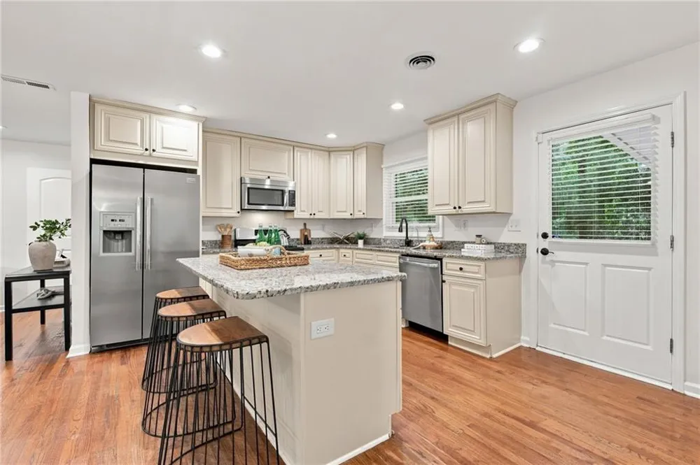 3095 Hollywood Drive Decatur, GA 30033