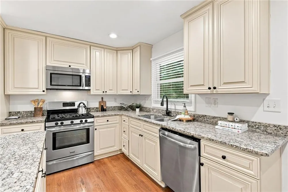 3095 Hollywood Drive Decatur, GA 30033