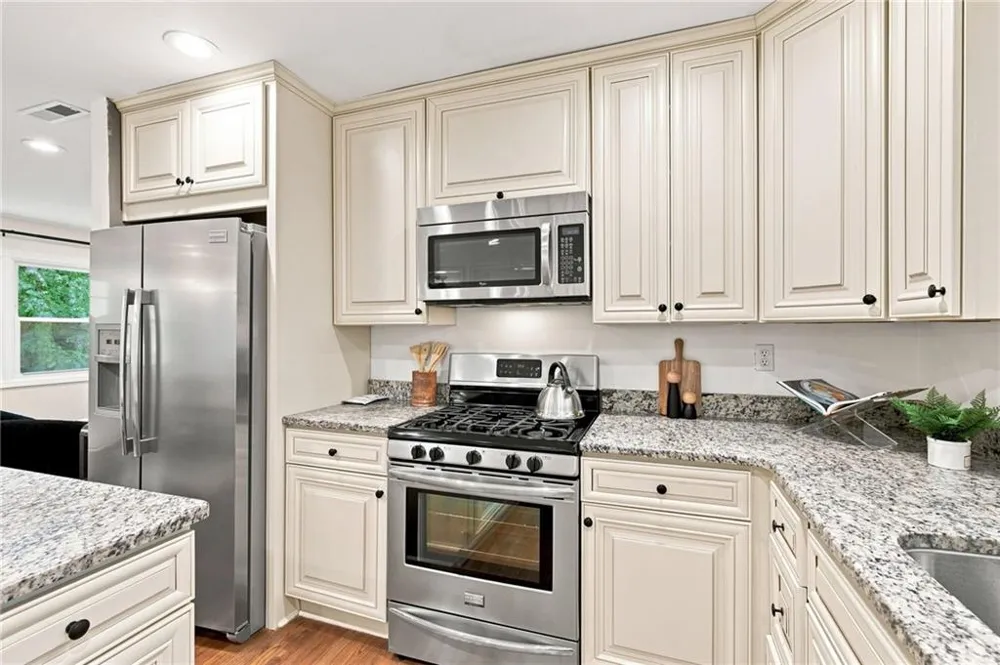 3095 Hollywood Drive Decatur, GA 30033