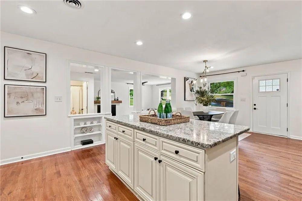 3095 Hollywood Drive Decatur, GA 30033