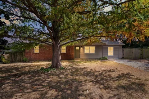 2303 Woodland Avenue